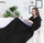 Batanije me mëngë DecoKing Lazy Blanket Smooth Classic, 150x180 cm, e zezë