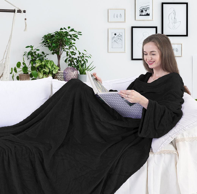 Batanije me mëngë DecoKing Lazy Blanket Smooth Classic, 150x180 cm, e zezë