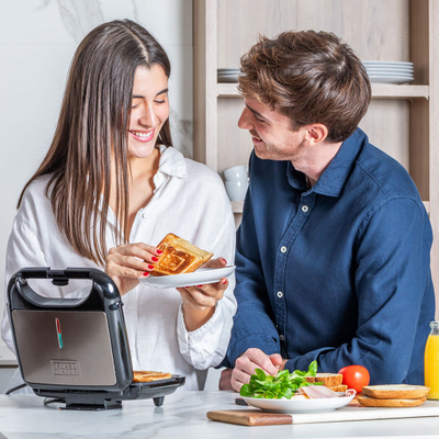 Toster sanduiçi Black & Decker Classic, pllaka jo ngjitëse, fuqi e lartë, i bardhë
