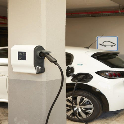 Stacion karikimi muri Legrand GreenUp, Type 2, 22kW, i bardhë