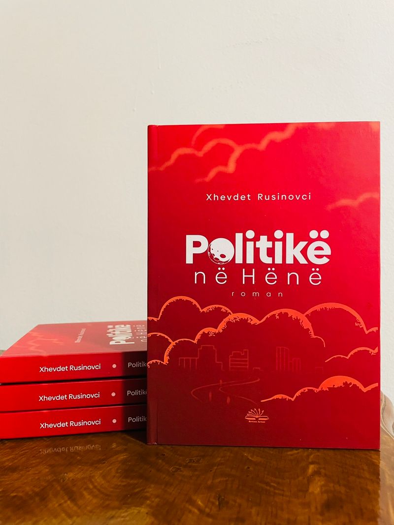 Politikë Në Hënë - XHEVDET RUSINOVCI