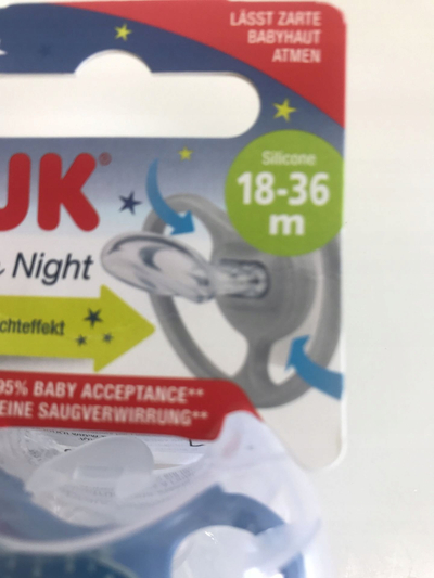 Biberon NUK Space Night, silikon, 18‑36 muaj, set 2 copë