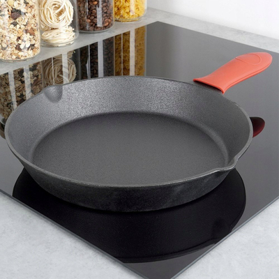 Tigan gize pa markë, 30 cm, me kapak dhe dorezë silikoni, i zi