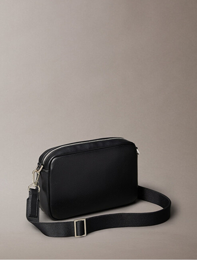 Çantë beli Calvin Klein Raised Camera Bag LV04D3159G, e zezë
