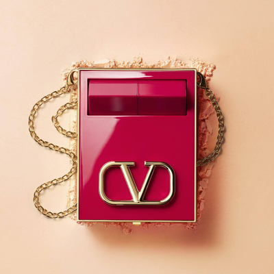 Set kozmetike Valentino VLTN Go Clutch Bag, puder kompakte e mbushshme prapë, pasqyrë edhe furçë, nude
