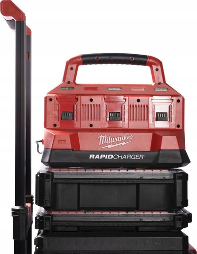 Karikues baterish Milwaukee M18 Packout PC6, 6 porta, karikim i shpejtë, i kuq