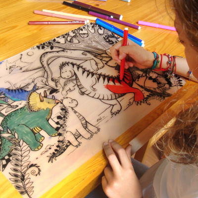 Tapet ripërdorues për ngjyrosje me dinosaurë, silikon, 48 x 33.5 cm, shumëngjyrësh