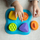 Lodër sensoriale Fat Brain Toys Lidzy, 18m+, me kapakë që rrotullohen, shumëngjyrëshe