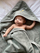 Peshqir me kapuç për bebe TowelPower, bambus me pambuk, me qëndisje, gri