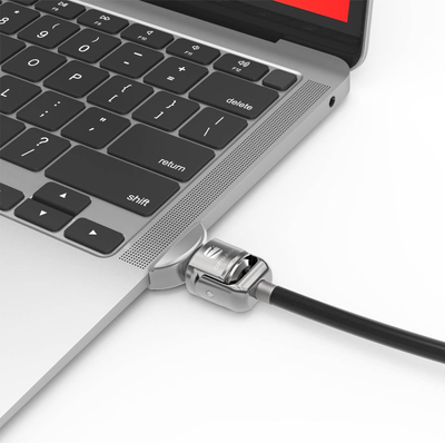 Bravë sigurie për MacBook Air 2019–2022 me kabllo dhe çelës, ngjyrë argjendtë