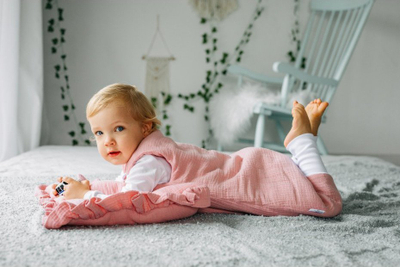 Thes gjumi me këmbë PULP Bamboo Muslin, TOG 2.5, nga 6m deri 2.5 vjeç, rozë