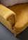 Fotel me krahë mustard, me stof, këmbë dru, i verdhë mustard