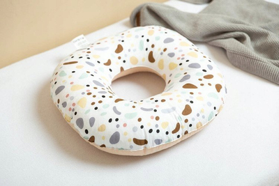 Jastëk pas lindjes Sensillo Freckles, ergonomik, pambuk, bezhë