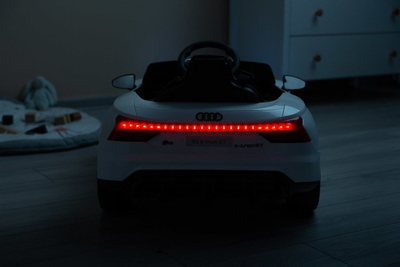 Makine elektrike për fëmijë Toyz Audi RS e tron GT, telekomandë, drita LED, e bardhë