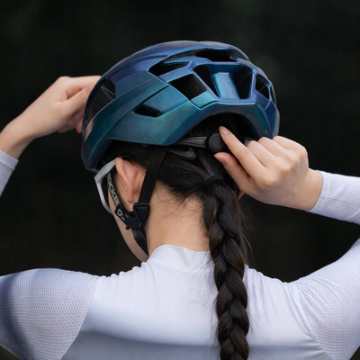 Helmetë biçiklete Rockbros LK-15, fibra karboni, madhësia L 58-62 cm, blu kameleon