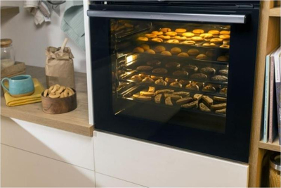 Furrë Gorenje BO6737E02BG, e zezë