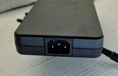 Karikues për laptop Dell, 240W, 19.5V, 12.3A, 7.4mm, i zi
