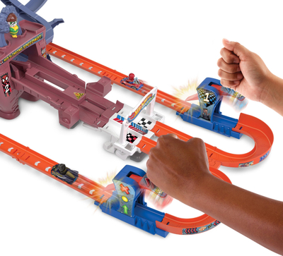 Pistë garash Hot Wheels RacerVerse Spider-Man Web-Slinging Speedway, set pistë me 2 makina