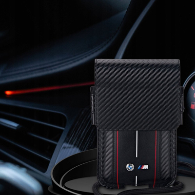 Çantë universale telefoni BMW M Series Carbon Red Stripes, najlon dhe lëkurë, e zezë