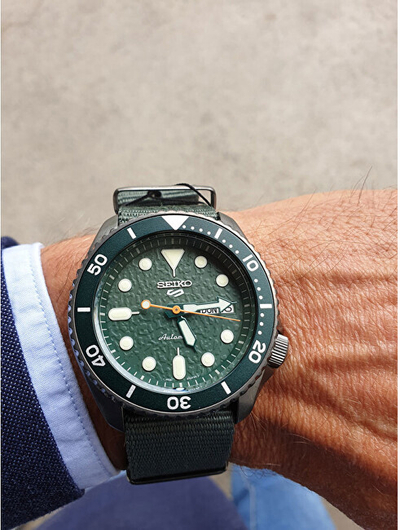 Orë dore Seiko 5 Sports SRPD77K1