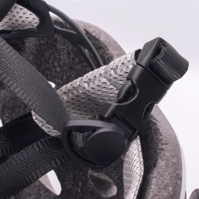 Helmetë biçiklete Martes Gubbe 92800664431, teknologji in mold, 18 vrima ajrosje, e zezë