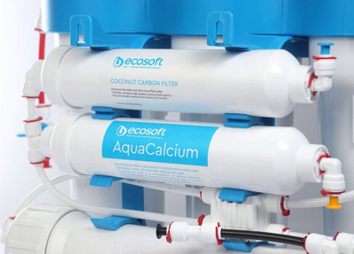 Filtri uji Ecosoft Pure AquaCalcium, osmozë e kundërt me 6 faza, mineralizim me kalcium, i bardhë me blu