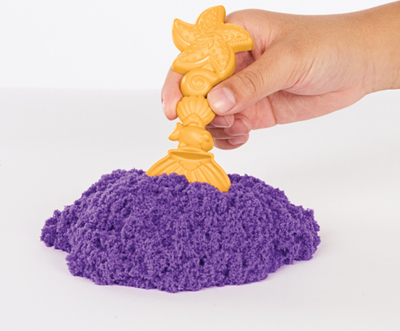 Set rëre Kinetic Sand Sandbox, 1 lb, me vegla dhe kuti ruajtëse, vjollcë