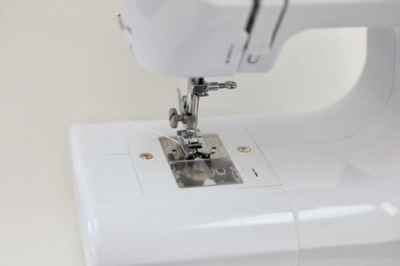 Makine qepëse Łucznik Everyday Automatic, elektromechanike, e bardhë