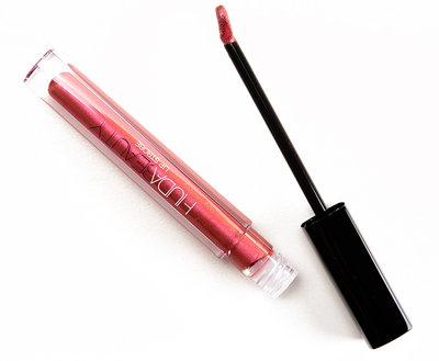Buzëkuq Huda Beauty Lip Strobe Saucey, 4ml