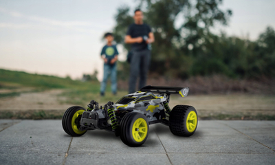 Makina me pult Overmax X-Pace, shkallë 1:18, shpejtësi 30 km/h, me drita LED