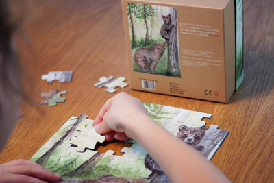 Puzzle për fëmijë Bear Mom Paints, 60 pjesë, ilustrim arusha