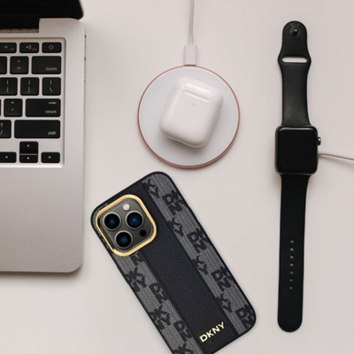Mbulesë DKNY për iPhone 14 Pro Max, MagSafe, lëkurë, e zezë