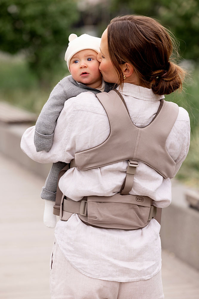 Mbajtëse për bebe Voksi Huddle, nga lindja deri në 15 kg, rregullime nga përpara, Cream