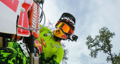Mbajtës kamerë GoPro DK00150147, kapje për helmetë, rrotullim i rregullueshëm, i zi