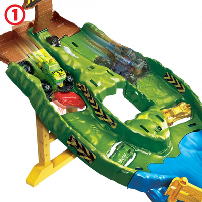 Set loje Hot Wheels Monster Trucks Wreckin Raceway, me 2 kamiona Bigfoot dhe Gunkster, shumëngjyrësh