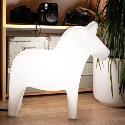 Lampë dyshemeje LED Shining Horse, 4.5W, E27, dritë e ngrohtë, e bardhë