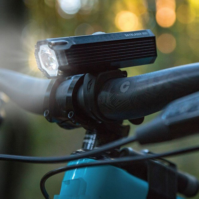 Dritë për biçikletë Blackburn Dayblazer 1000, 1000 lumens, IP67, e zezë