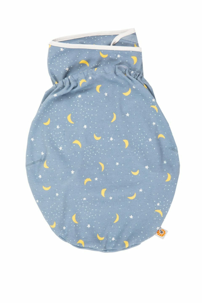 Mbështjellëse për bebe Ergobaby Swaddler Stellar, pozicion i shëndetshëm i ijeve, motiv yje dhe hënëza, blu