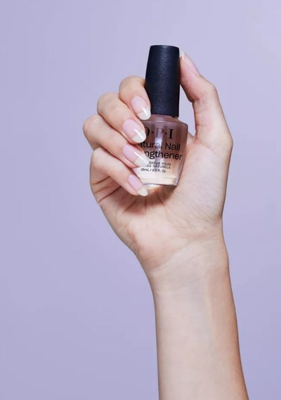 Зацврстувач за нокти OPI Natural Nail Strengthener, третман со витамини, проѕирен