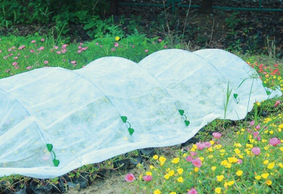 Agro-pëlhurë GREENMILL GR1011, 17 g/m², mbrojtëse për pranverë, e bardhë