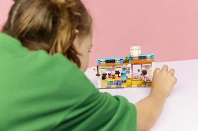 Lodër ndërtimi LEGO Dog Treat Bakery 42677, set kreativ, shumëngjyrësh
