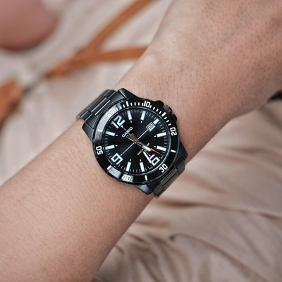 Orë dore Casio MTP-VD01B-1BVUDF për burra, çelik inox, e zezë
