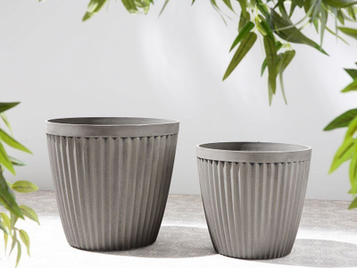 Set vazo lulesh Beliani Poka, 2 copë, 36 cm, gri taupe