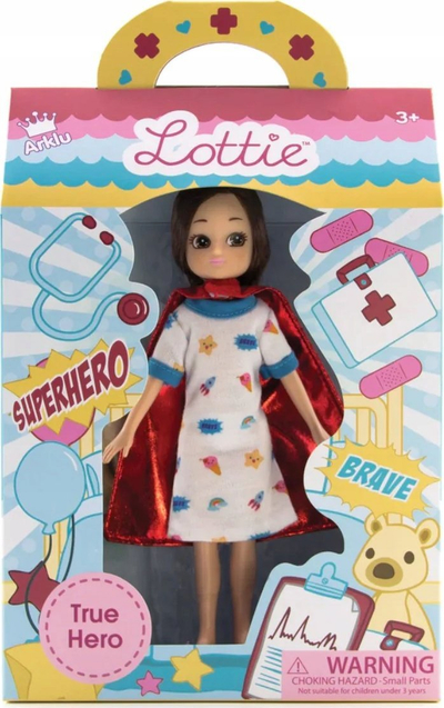Kukull spitali Lottie True Hero, me QR kod për mësim, me arush lodër, shumëngjyrëshe