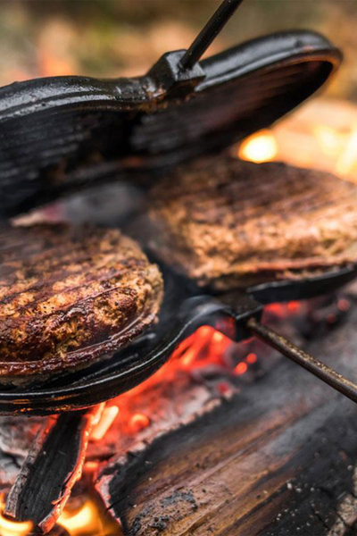 Pajisje për burger Petromax Burger Iron, gize, doreza druri, e zezë