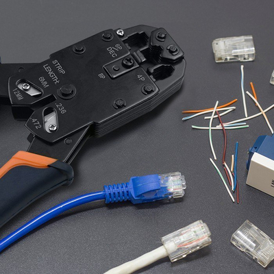 Konektorë rrjeti Qoltec RJ45 CAT5e FTP, të veshur me ar, set 10 copë