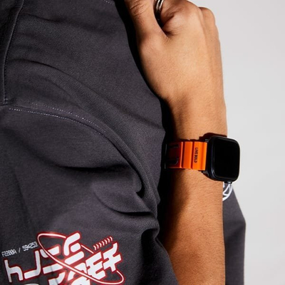 Rrip për Apple Watch Skinarma Shokku Smoky, 44 45 49mm, silikon, gri smoky