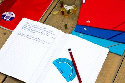 Bлок за белешки Oxford 100050355 College Notepad, A4+, 80 листови, со линии