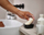 Pjatë sapuni Joseph Joseph Bathroom Slim Compact, bazë kundër rrëshqitjes, e zezë mat