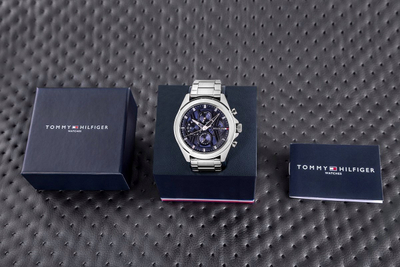 Ora dore Tommy Hilfiger Jax, për meshkuj, navy dhe argjendi